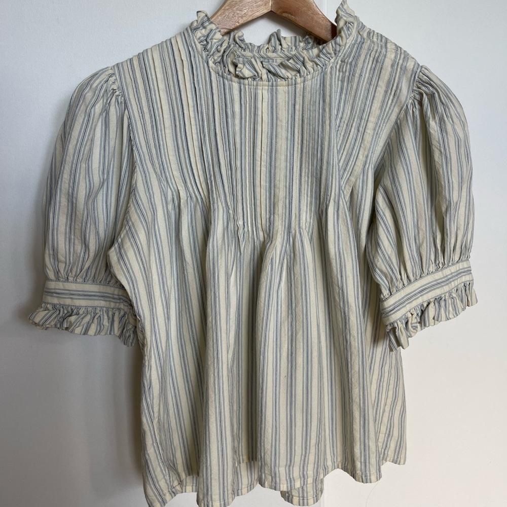 Doen blue striped top size small